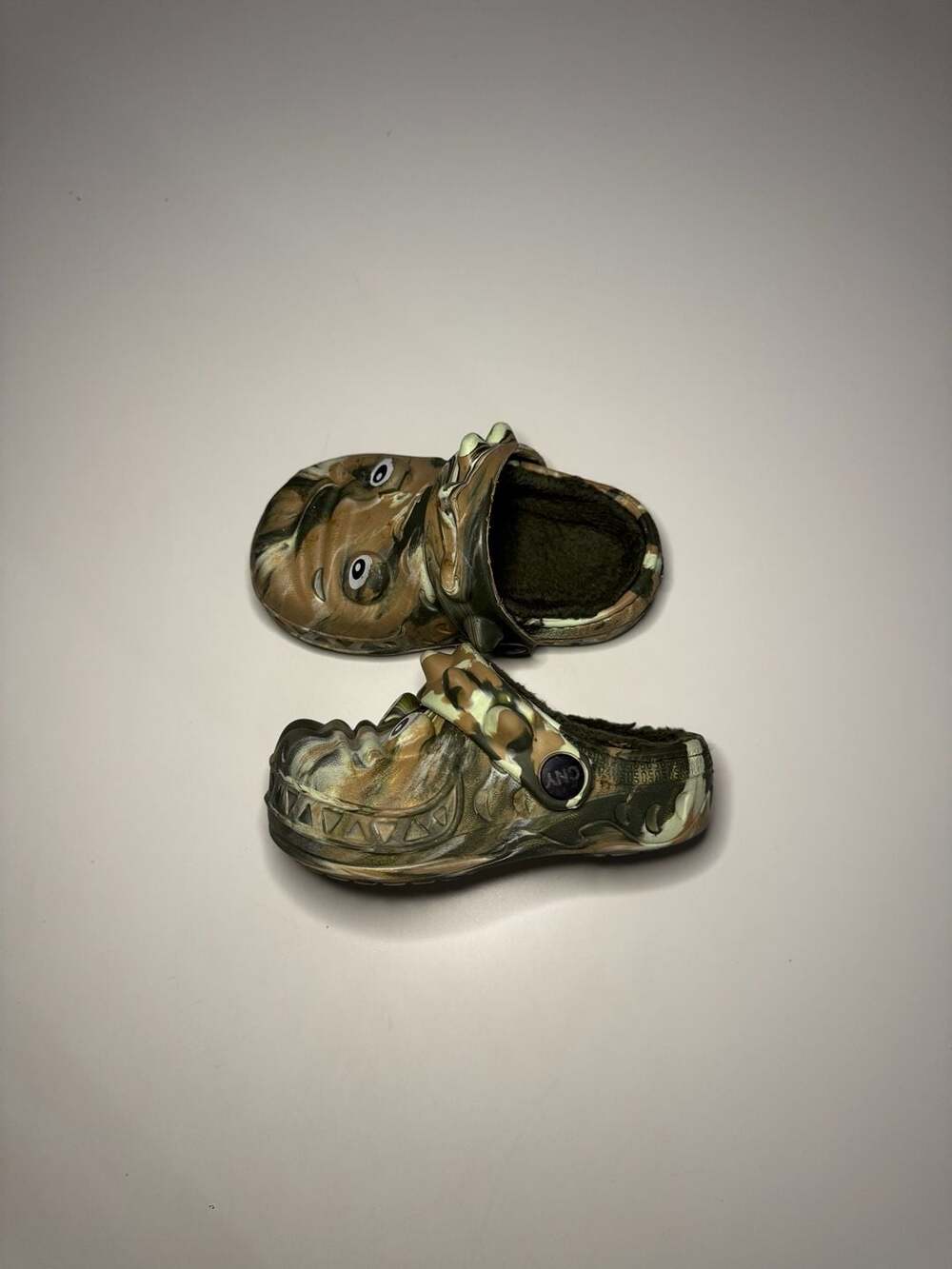 Capelli of New York Monster Clogs Size 4-5 Brown Camo Lined Slippers